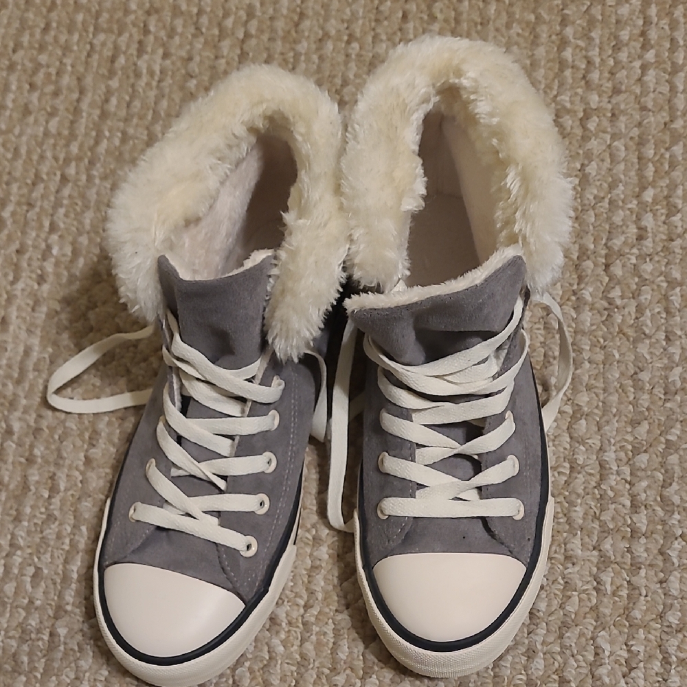 Women's Gray Fur-Lined Sneakers